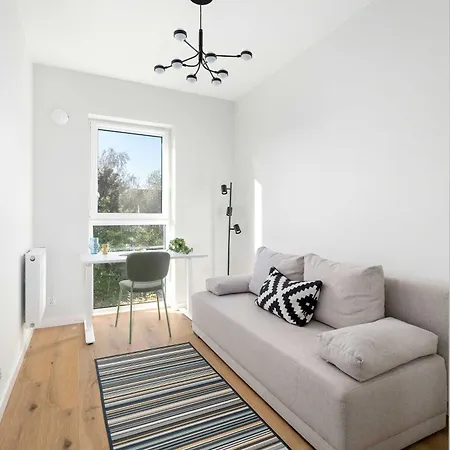 Appartement Spacious In With Desks And Parking By Renters Poznań