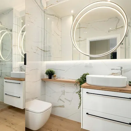 Spacious In With Desks And Parking By Renters Appartement *