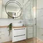 Spacious In With Desks And Parking By Renters Poznaň