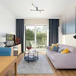 Spacious In With Desks And Parking By Renters *