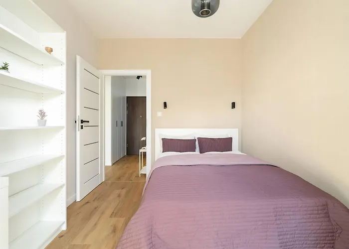 Spacious In With Desks And Parking By Renters Διαμέρισμα Πόζναν