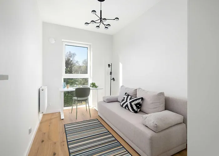 Διαμέρισμα Spacious In With Desks And Parking By Renters Πόζναν