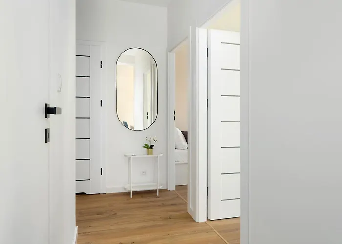 Spacious In With Desks And Parking By Renters * Πόζναν